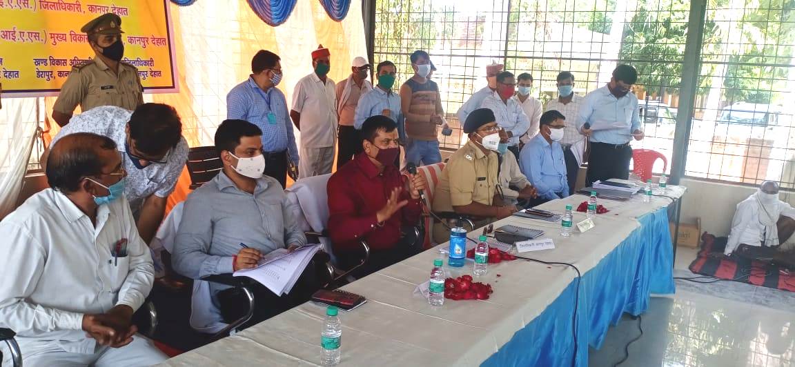 डीएम ने मा0 राष्ट्रपति के गांव परौख में लिया विकास कार्यो का जायजा 2 dm 1