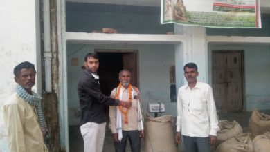Photo of किसान को  माला पहनाकर धान क्रय केंद्र का किया सुभारम्भ
