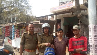 Photo of कानपुर देहात : खोया हुआ बैग पाकर युवक के चेहरे पर दिखी खुशी 