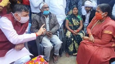 Photo of कानपुर: केंद्रीय मंत्री ने पीड़ित परिवार को दी आर्थिक मदद, कहा-दोषियों पर होगी सख्त से सख्त कार्रवाई