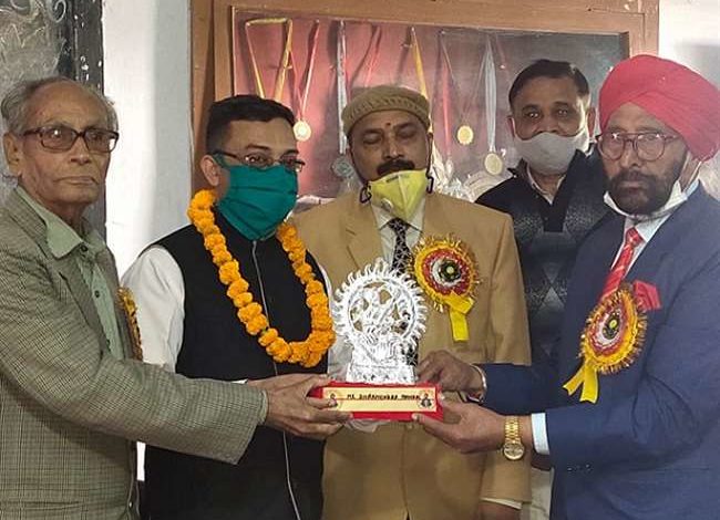 कानपुर में खो-खो के पितामह की उपाधि से नवाजे गए अंतरराष्ट्रीय खिलाड़ी डॉ. सुरेंद्र सिंह रैयत 1 photo 5 1 3
