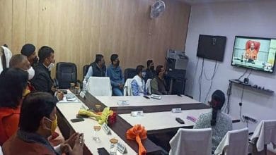 Photo of कानपुर देहात में वर्चुअल माध्यम से सीएम योगी ने कहा, अफसर जनसमस्याएं हल करने में न बरतें लापरवाही