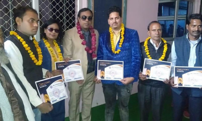 आसरा चैरिटेबल ट्रस्ट मुंबई ने कलाकार, साहित्यकार व समाजसेवियों को किया सम्मानित 9 photio 18
