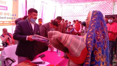 Photo of सिकन्दरा : डीएम ने चौपाल में निःशुल्क खतौनी, कम्बल, गोल्डेन कार्ड किये वितरित