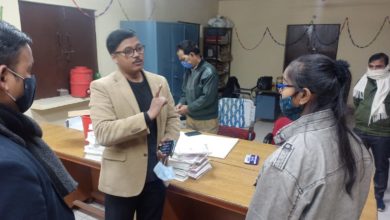 Photo of 12वीं की मेधावी बालिका लक्ष्मी कटियार ने एक दिन के डीएम पद का लिया चार्ज
