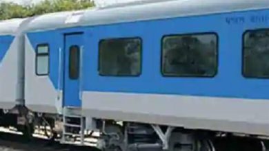 Photo of फायर अलार्म बजते ही रुक गई नई दिल्ली से लखनऊ जा रही शताब्दी एक्सप्रेस, यात्रियों में मची अफरा तफरी