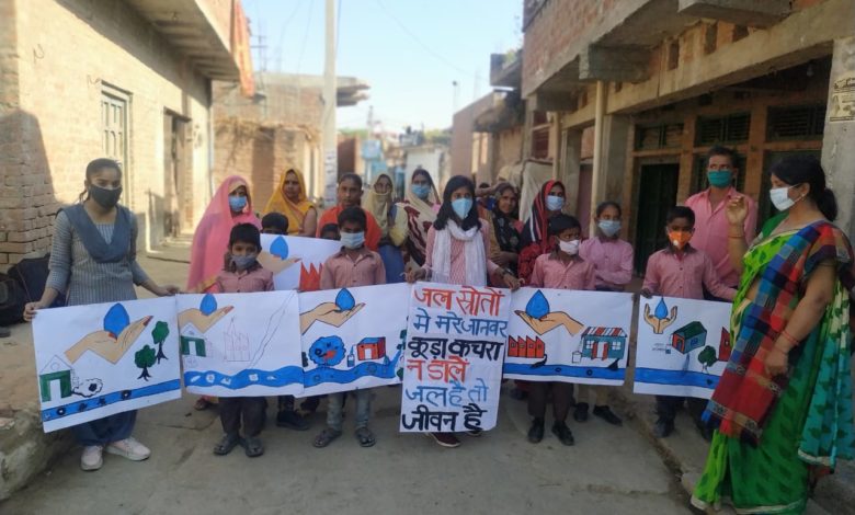 प्रधानाचार्य अर्चना ने पानी पंचायत में जल प्रदूषण रोको जल संरक्षण की सोंचो की किया अपील 3 photo 3 1 4