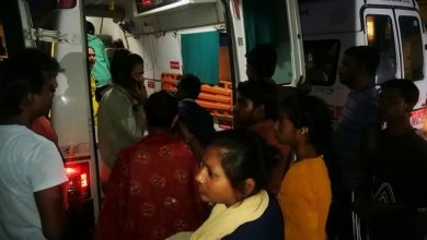 Photo of खड़े ऑटो में तेज रफ्तार ट्राला ने मारी जोरदार टक्कर,तीन घायल,रेफर 