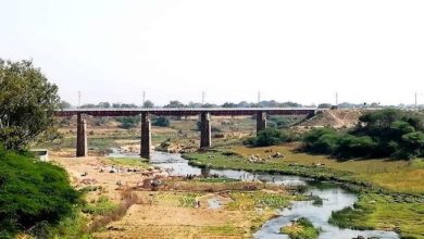 Photo of बांदा में सदानीरा बागै नदी प्रवाहित जल की कमी से धीरे-धीरे नाले में तब्दील होती जा रही, जिससे इन गांवों में मंडराने लगा संकट