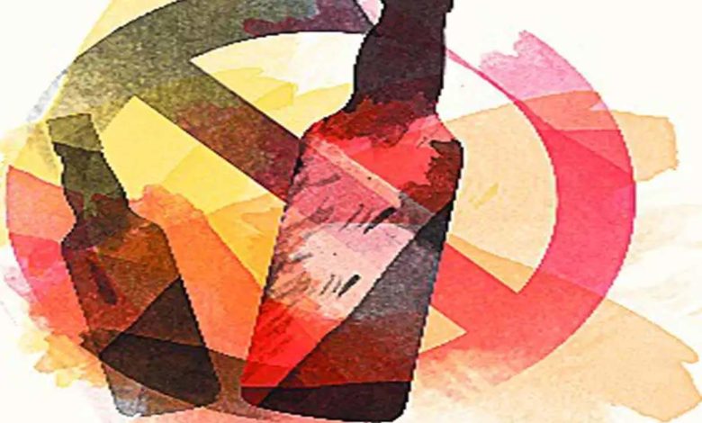 यूपी: अफसरों की मिलीभगत से फल-फूल रहा अवैध शराब का कारोबार 1 1