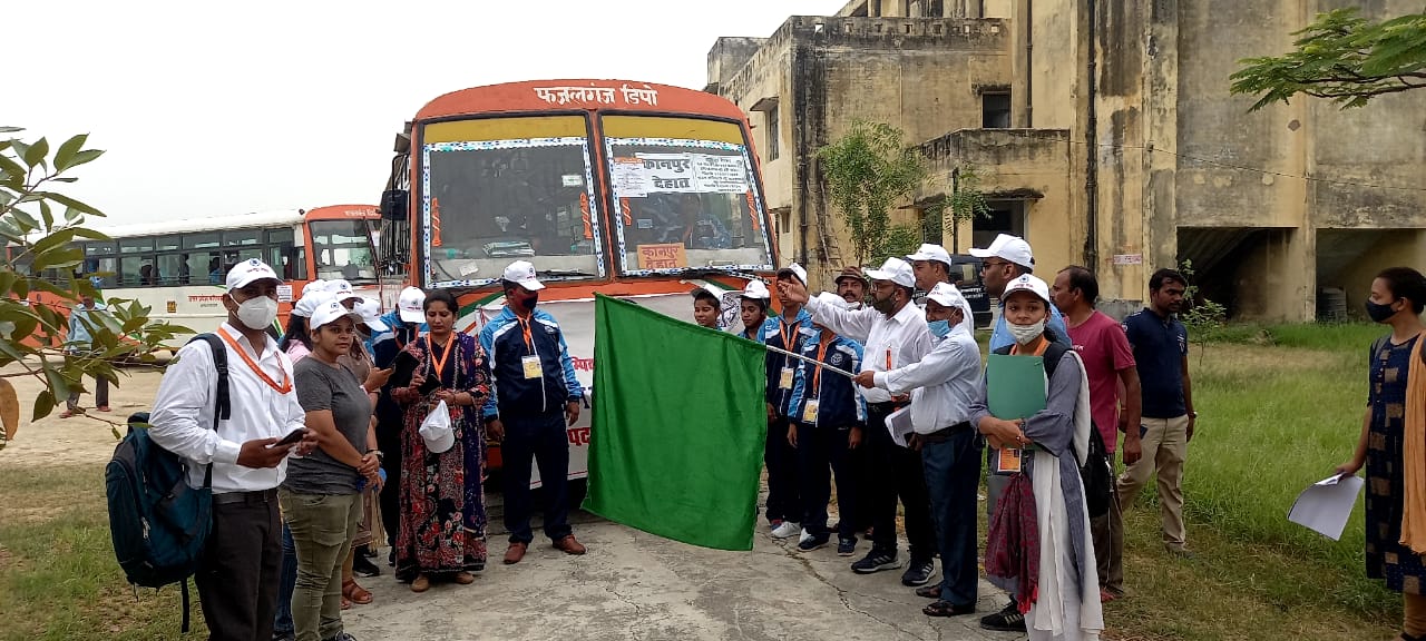टोक्यो ओलंपिक के प्रतिभागी खिलाड़ियों के सम्मान समारोह कार्यक्रम हेतु जनपद से तीन बसों को किया गया रवाना 6 olmpic 1