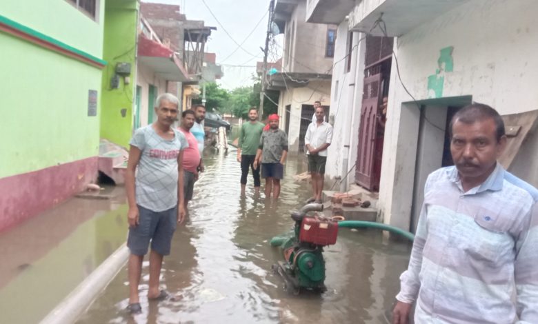 लगातार हो रही बारिश से आम जनजीवन अस्त-व्यस्त 3 photo 9 1 2