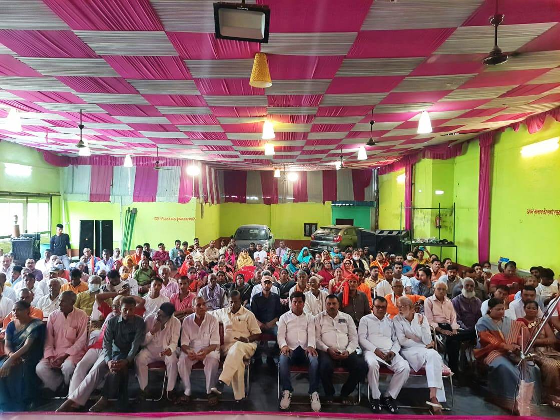 प्रबुद्ध वर्ग सम्मेलन में अरुण पाठक ने गुरुजनों को किया सम्मानित कहा योगी सरकार सभी की हितैषी 6 pathak