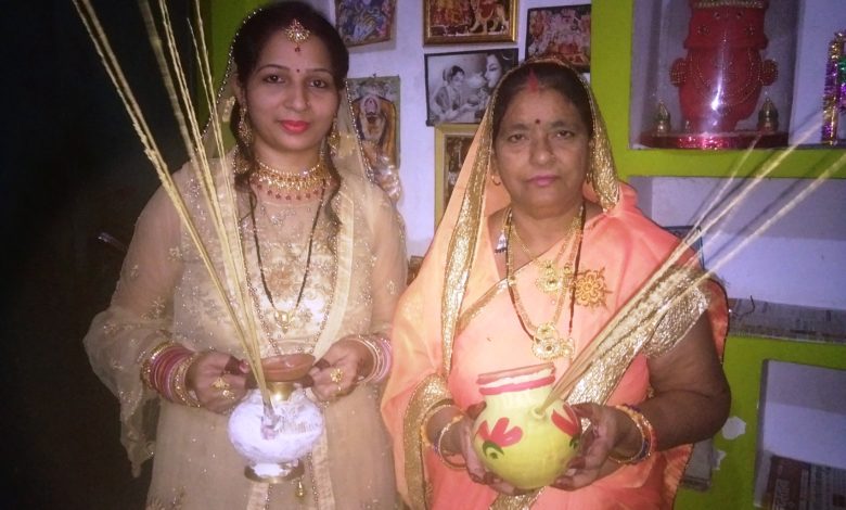 करवाचौथ का व्रत रख सुहागिनों ने मांगी पति की दीर्घायु 3 auraiya