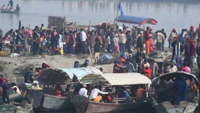 Photo of तस्वीरों में देखें कानपुर में मकर संक्रांति का स्नान, कोहरे के बीच गंगा में लगाई आस्था की डुबकी