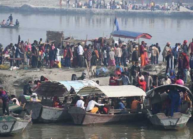 तस्वीरों में देखें कानपुर में मकर संक्रांति का स्नान, कोहरे के बीच गंगा में लगाई आस्था की डुबकी 1 6 2