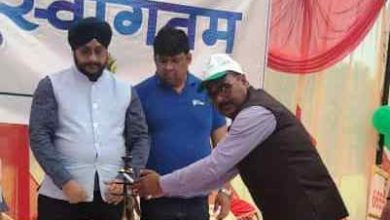 Photo of उन्नतशील किसानों को प्रतीक चिन्ह भेंट कर सम्मानित किया गया