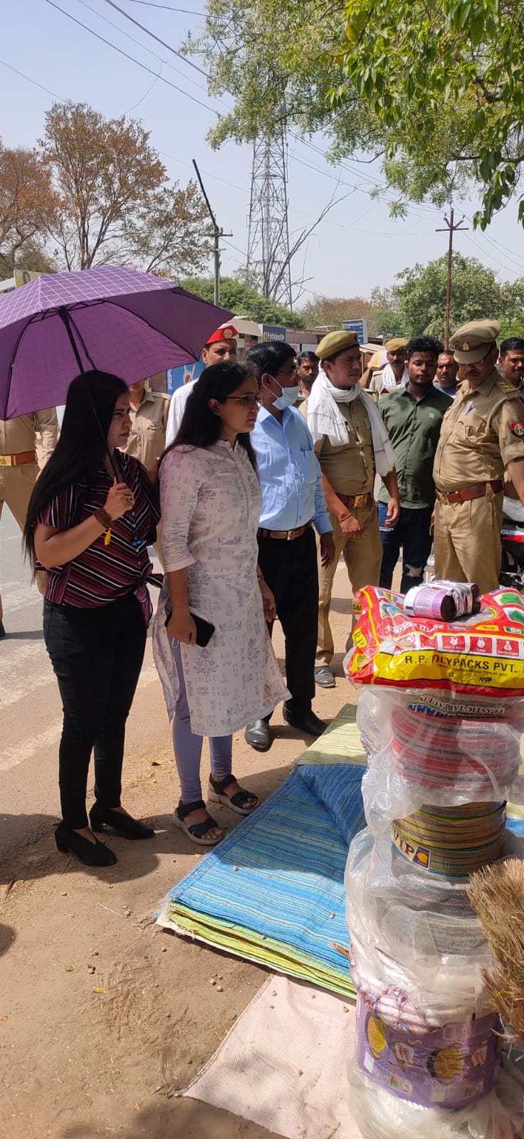 जिलाधिकारी के मार्गदर्शन एवं मुख्य विकास अधिकारी के नेतृत्व एवं निर्देश के परिणाम स्वरूप नगरीय क्षेत्रों आरंभ हुआ अतिक्रमण हटाए जाने का कार्य 6 111