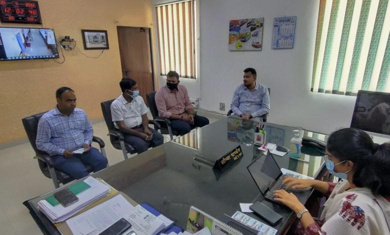सीडीओ सौम्या ने नगरी निकायों में प्लास्टि वेस्ट का उपयोग में लाने हेतु की बैठक, ली जानकारी 3 IMG 20220426 WA0013