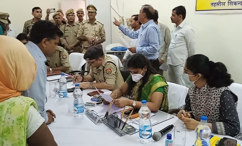 अधिकारीगण, आमजनता से मृदुभाषा का करें प्रयोग : जिलाधिकारी 3 amn 5 1 3