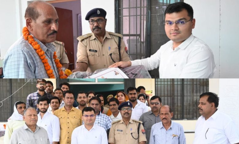 एसपी अभिषेक वर्मा ने सेवानिवृत्त होने वाले पुलिसकर्मियों को विदाई दी 3 photo 11 1 1