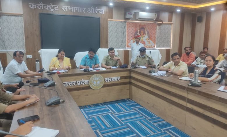 जनपद में अमन शांति के साथ मिलकर मनाएं त्यौहार : जिलाधिकारी 3 photo 17 1 1