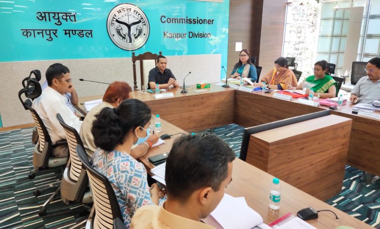 मंडलायुक्त ने मण्डल के समस्त जनपदो के जिलाधिकारियों एवं मुख्य विकास अधिकारीयों के साथ शासन के शीर्ष प्राथमिकता वाले विकास कार्यों की समीक्षा 5 shekhar