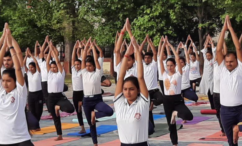 सीएसजेएमयू के योगाभ्यास कार्यक्रम में छात्रों में दिखा उत्साह 1 PHOTO 17 1 6