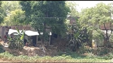 Photo of आरोप :  राजस्व कर्मी के संरक्षण में भूमाफियाओं द्वारा सरकारी तालाब किया गया कब्जा 