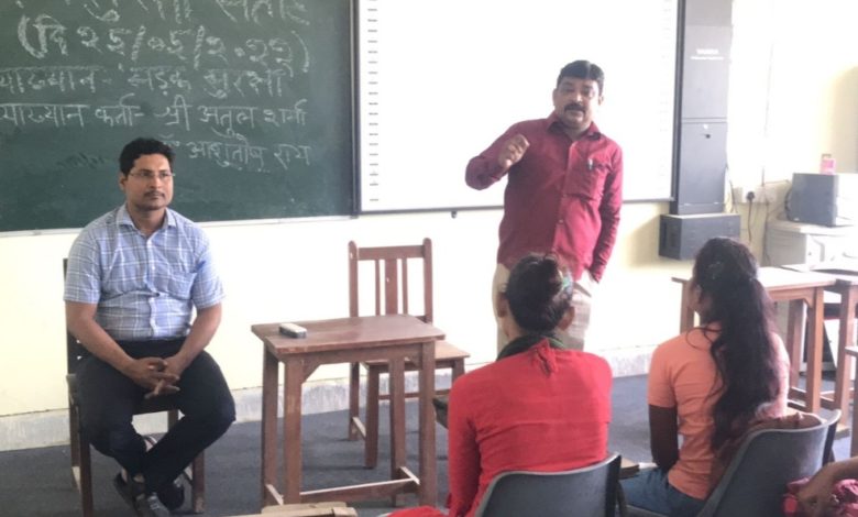सड़क सुरक्षा नियमों का पालन कर जीवन रख सकते हैं सुरक्षित : अतुल शर्मा 3 amn 2 1 13