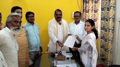Photo of अघोषित विधुत कटौती व पेयजल की समस्या को लेकर विधायक ने दिया ज्ञापन