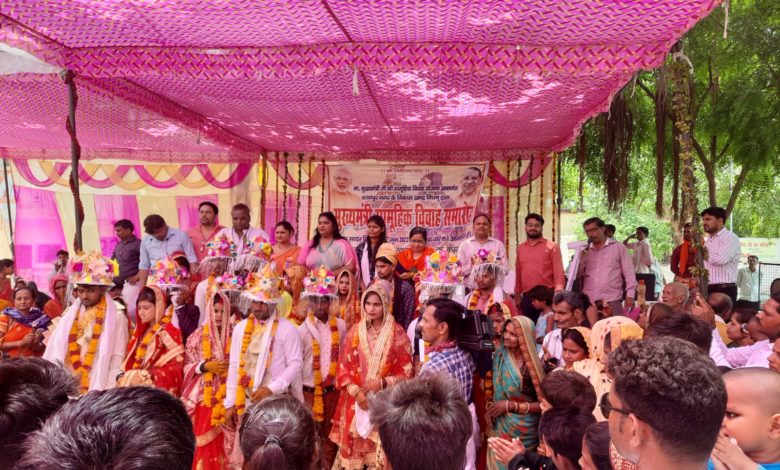 जनपद में “मुख्यमंत्री सामूहिक विवाह” योजनान्तर्गत 112 जोडो का विवाह सम्पन्न 3 AMN 9 1 2