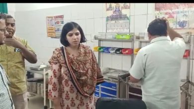 Photo of जिलाधिकारी चांदनी सिंह ने जिला अस्पताल के औचक निरीक्षण के दौरान ड्यूटी रोस्टर में पाईं कमी
