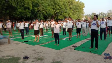 Photo of बबेरु में अंतरराष्ट्रीय योग दिवस पर महिला पुरुषों ने किया योग