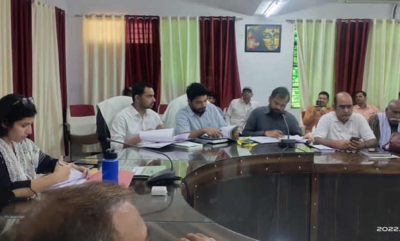 6 जुलाई को होने वाली बीएड परीक्षाओं को लेकर डीएम ने की समीक्षा बैठक 3 amn 4 1 22