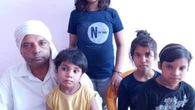 Photo of दबंगों के खिलाफ कार्रवाई न होने से बच्चियों के साथ दी आत्मदाह करने धमकी