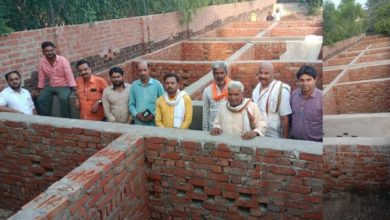 Photo of सीडीओ सौम्या की विशेष पहल से ग्राम पंचायत जलालपुर के ग्रामवासियों द्वारा खाद के गड्ढो का कराया गया निर्माण कार्य