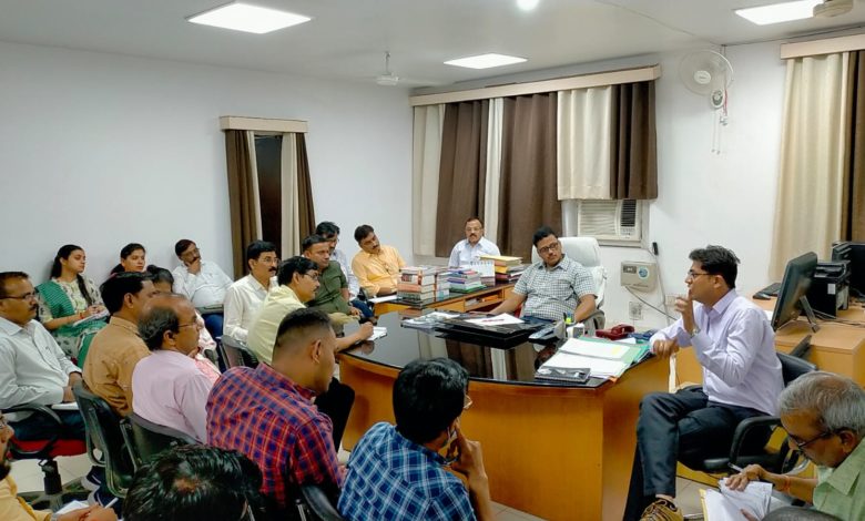 कोषागार कार्यालय में हुई आहरण वितरण अधिकारियों की बैठक, दी गयी जानकारी 3 photo 6