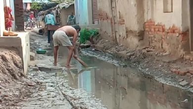 Photo of नगर पंचायत कर्मचारियों की लापरवाही कस्बे में फैल रही है गंदगी
