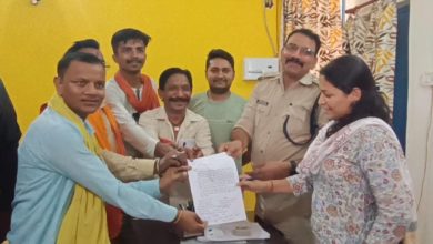 Photo of अवैध टैम्पो स्टैण्ड हटाये जाने की एसडीएम से मांग
