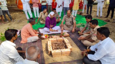 Photo of अपर एसपी ने जनसहयोग से बन रही पुलिस चौकी का किया भूमि पूजन