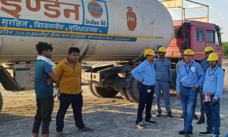 गैस टैंकर से एलपीजी रिसाव पर दौड़ा गेल प्रशाशन 5 amn 7 1 7