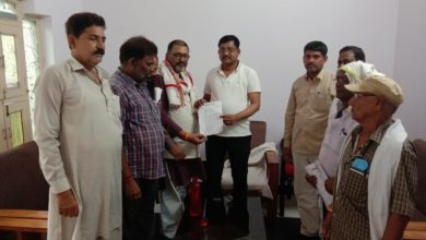 Photo of राज्यमंत्री से मिला कांग्रेस नेताओं का प्रतिनिधि मण्डल