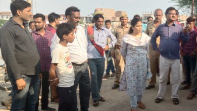 Photo of एसडीएम ने मछली व मीट की दुकान में डलवाया ताला