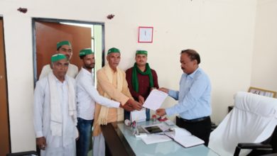 Photo of उपजिलाधिकारी  मैथा को मुख्यमंत्री को संबोधित ज्ञापन सौंपा  