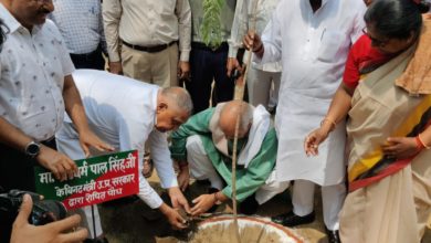 Photo of पशुधन एवं दुग्ध विकास/प्रभारी मंत्री ने किया वृक्षारोपण
