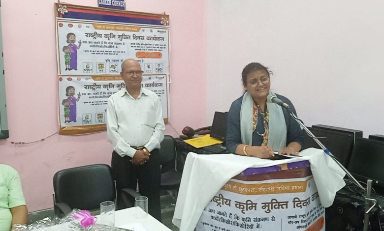 जिलाधिकारी ने राष्ट्रीय कृमि मुक्ति दिवस कार्यक्रम के दृष्टिगत बच्चों को खिलाई एल्वेडाजोल की गोलियां 3 photo 7 1 15