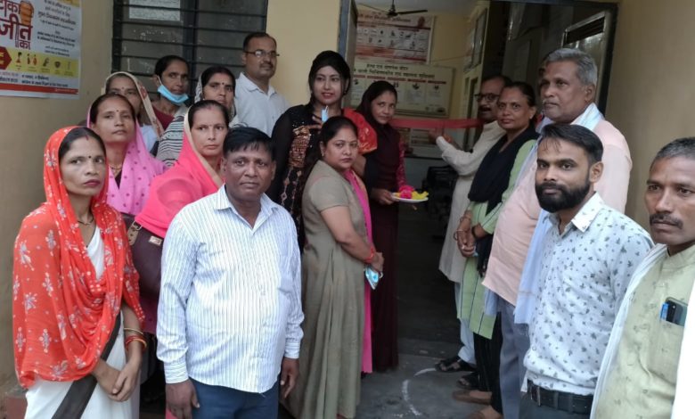ब्लॉक प्रमुख स्वतंत्र पासवान ने फीता काटकर जन आरोग्य मेले का किया उद्घाटन 5 photo 7 1 4