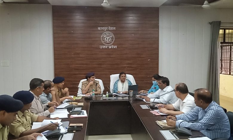समस्त अधिकारी कानून व्यवस्था का कड़ाई से कराए पालन: जिलाधिकारी 1 photo 10 1 6