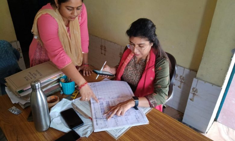 बीएसए रिद्धी ने गोद लिए विद्यालय का किया निरीक्षण, दिए निर्देश 5 photo 14 1 3